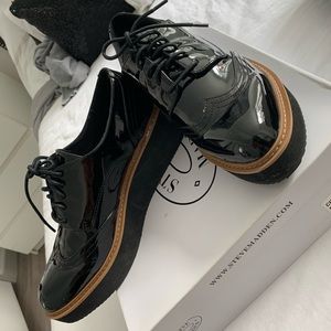 Steve Madden Patent leather platform lace up Oxfords